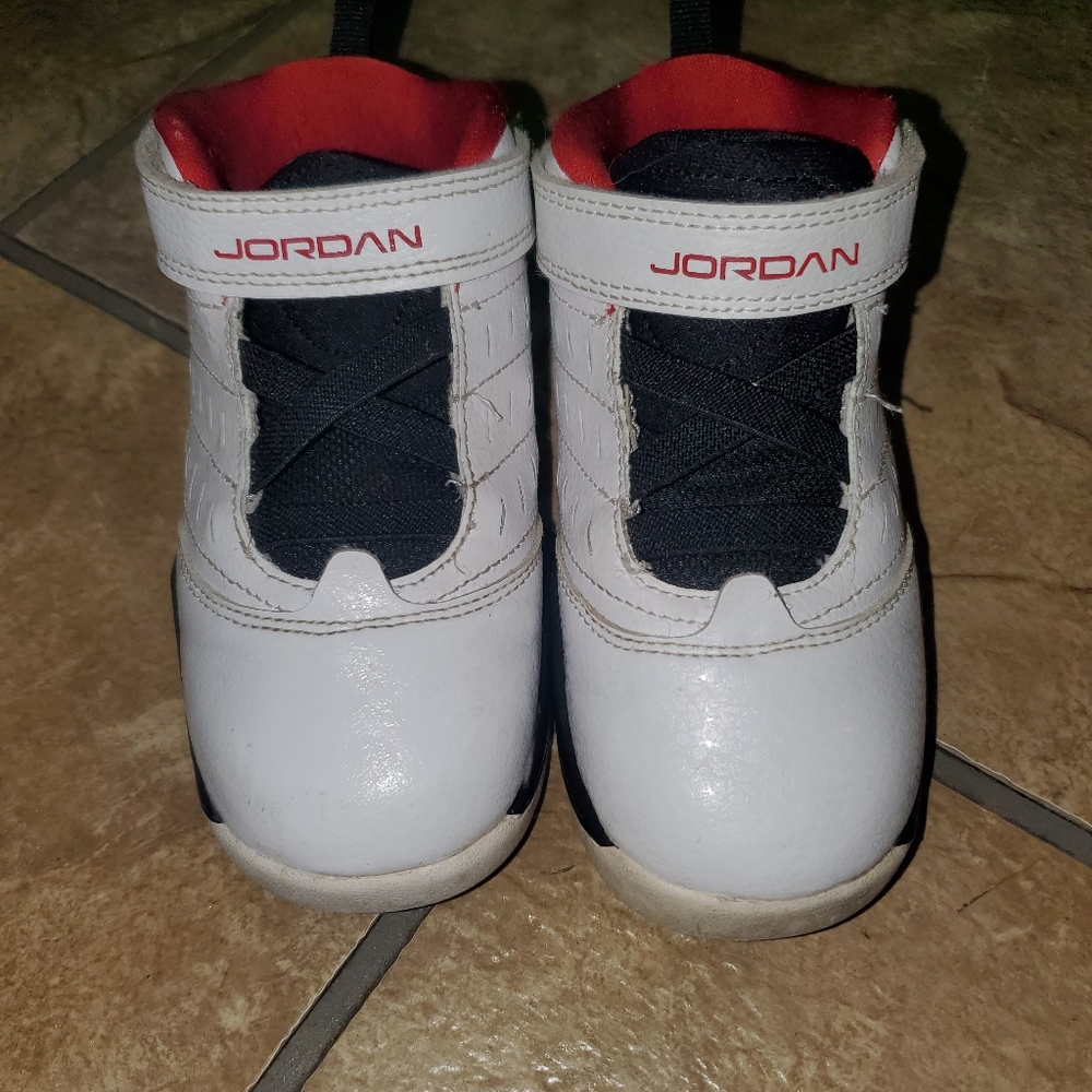 JORDANS!! TODDLER SIZE 8